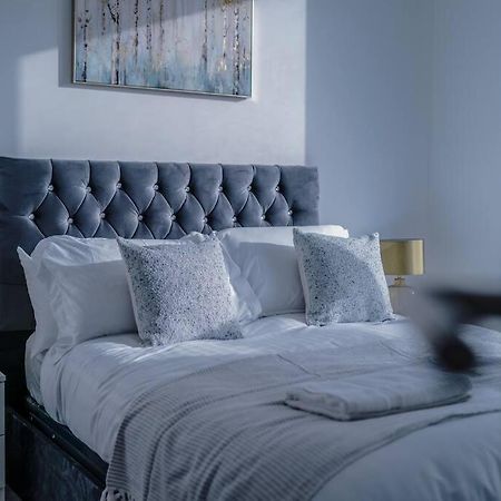 Stunning 2-Bed Premium Apartment - Free Wi-Fi Preston  Bagian luar foto