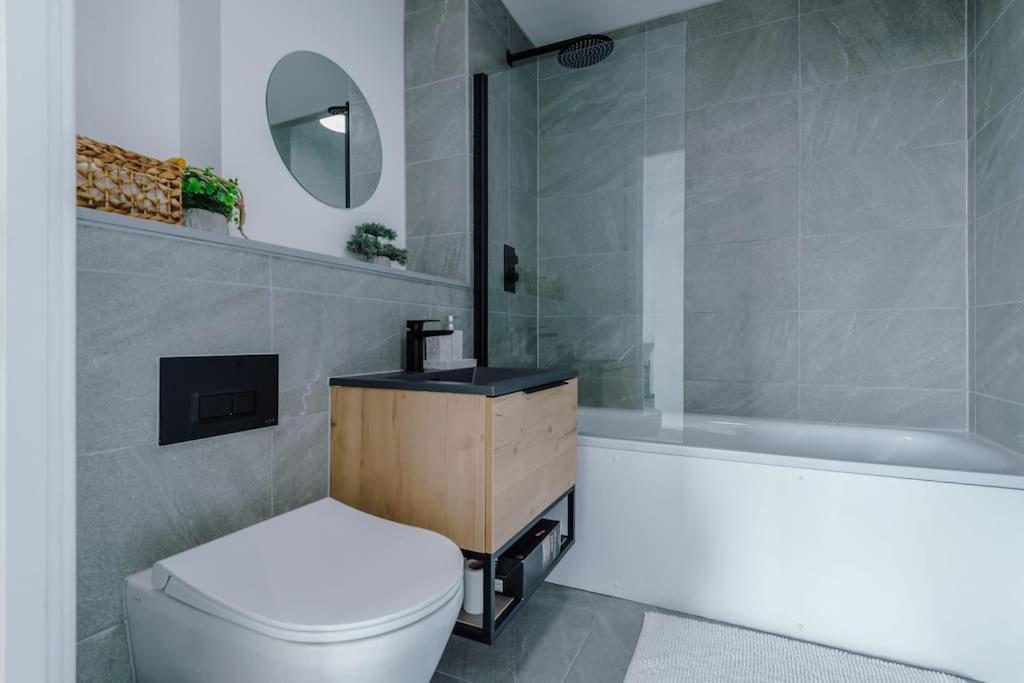 Stunning 2-Bed Premium Apartment - Free Wi-Fi Preston  Bagian luar foto
