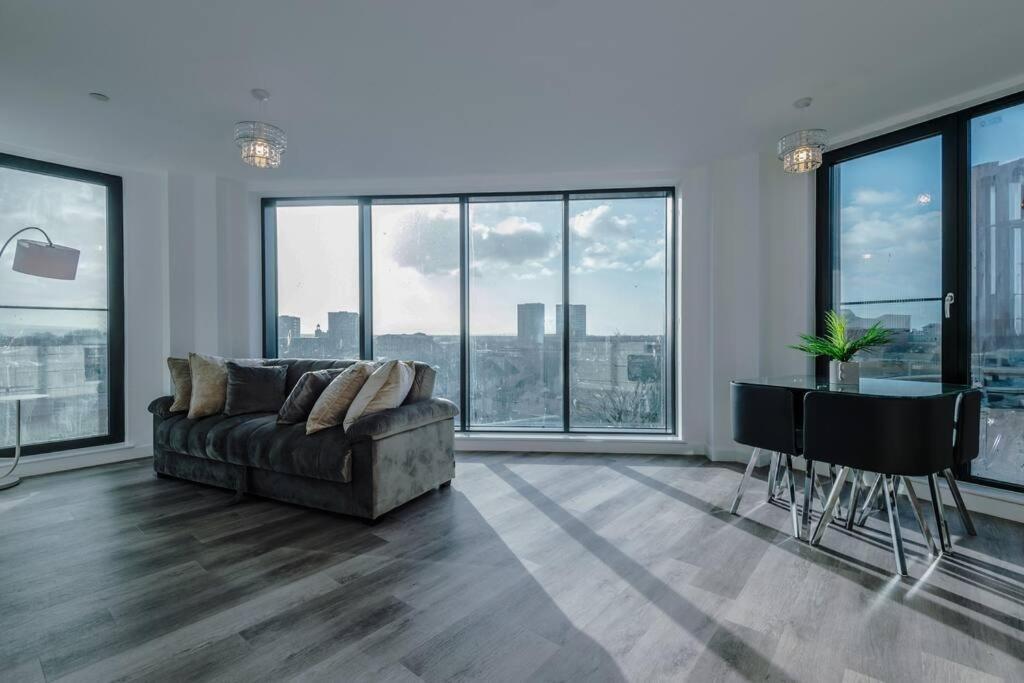 Stunning 2-Bed Premium Apartment - Free Wi-Fi Preston  Bagian luar foto