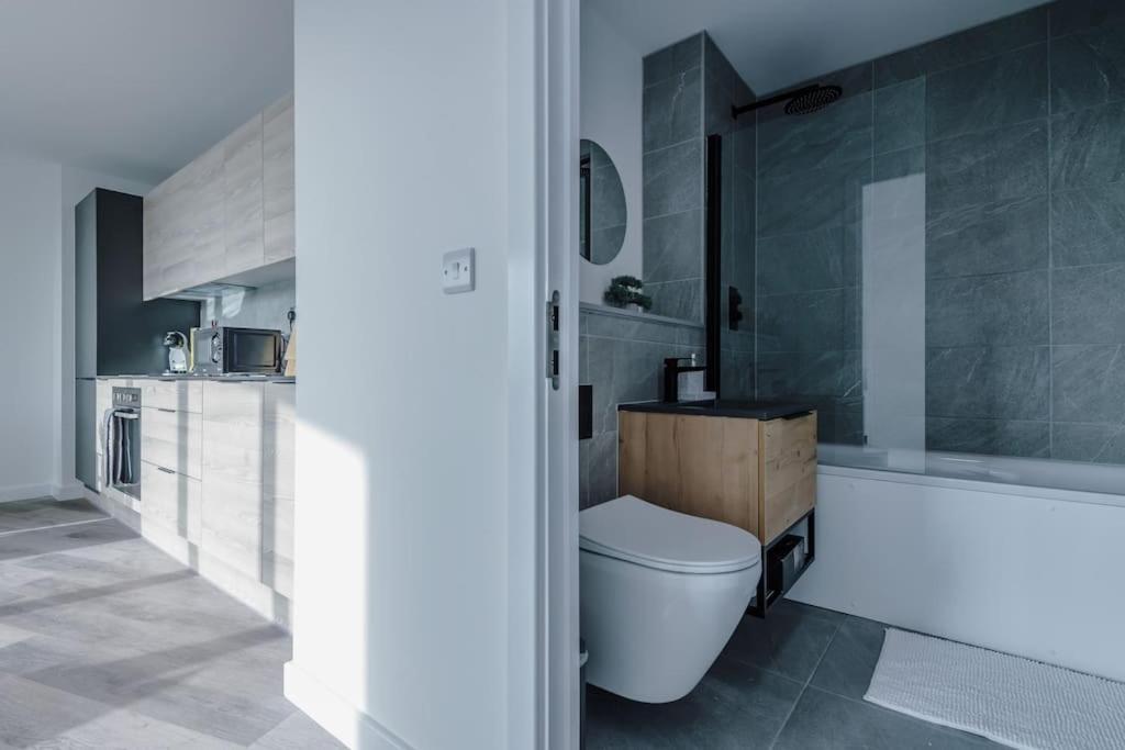 Stunning 2-Bed Premium Apartment - Free Wi-Fi Preston  Bagian luar foto